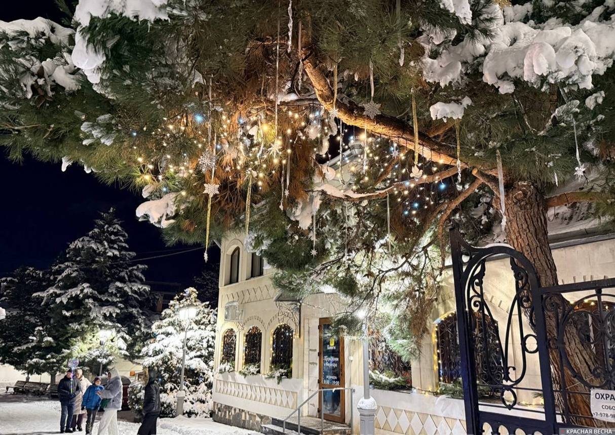 Внутренний дворик Покровского собора. Севастополь. Новый год