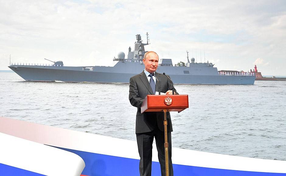 Владимир Путин принял участие в торжественной церемонии закладки на «Северной верфи» двух серийных фрегатов проекта 22 350 — «Адмирал Амелько» и «Адмирал Чичагов».