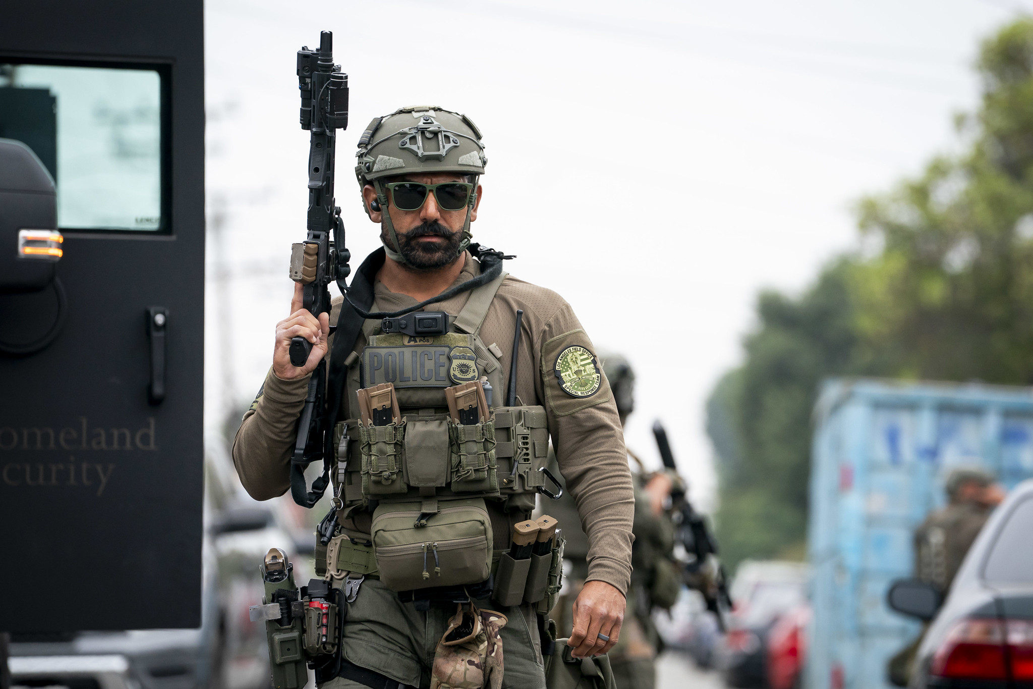 Сотрудник иммиграционной и таможенной службы в Лос-Анджелесе