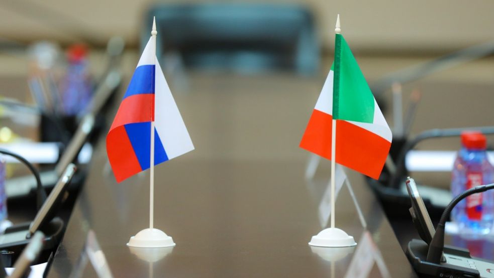 Флаги России и Италии