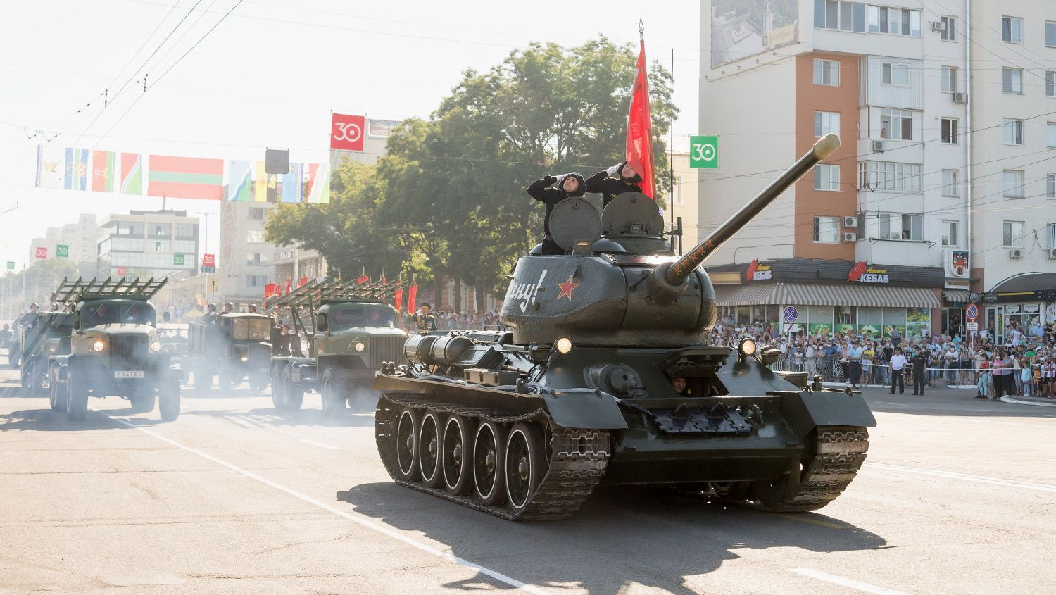 Танк Т-34-85, военный парад в честь 30-летия Приднестровья. Тирасполь