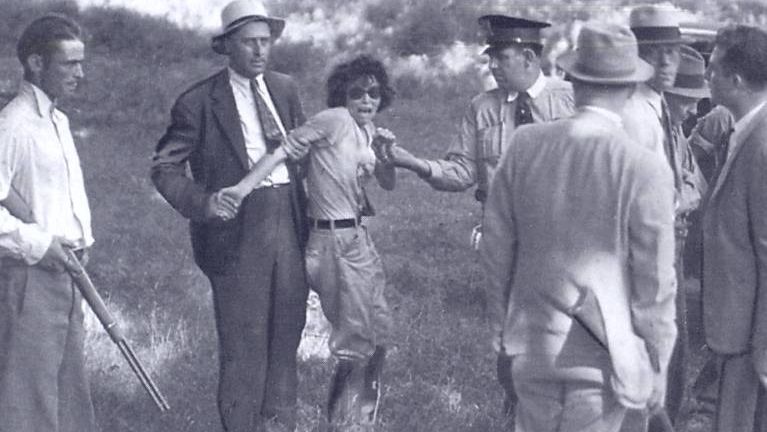 Задержание Бланш-Барроу — участницы банды Бони и Клайда. Парк Дексфилд, 24 июля 1933 года