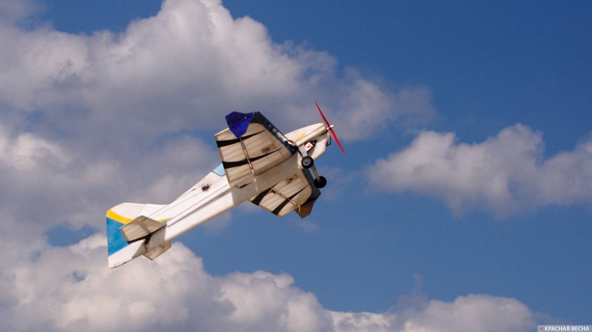 Пилотаж радиоуправляемой модели самолета. Орел, 13 мая 2018