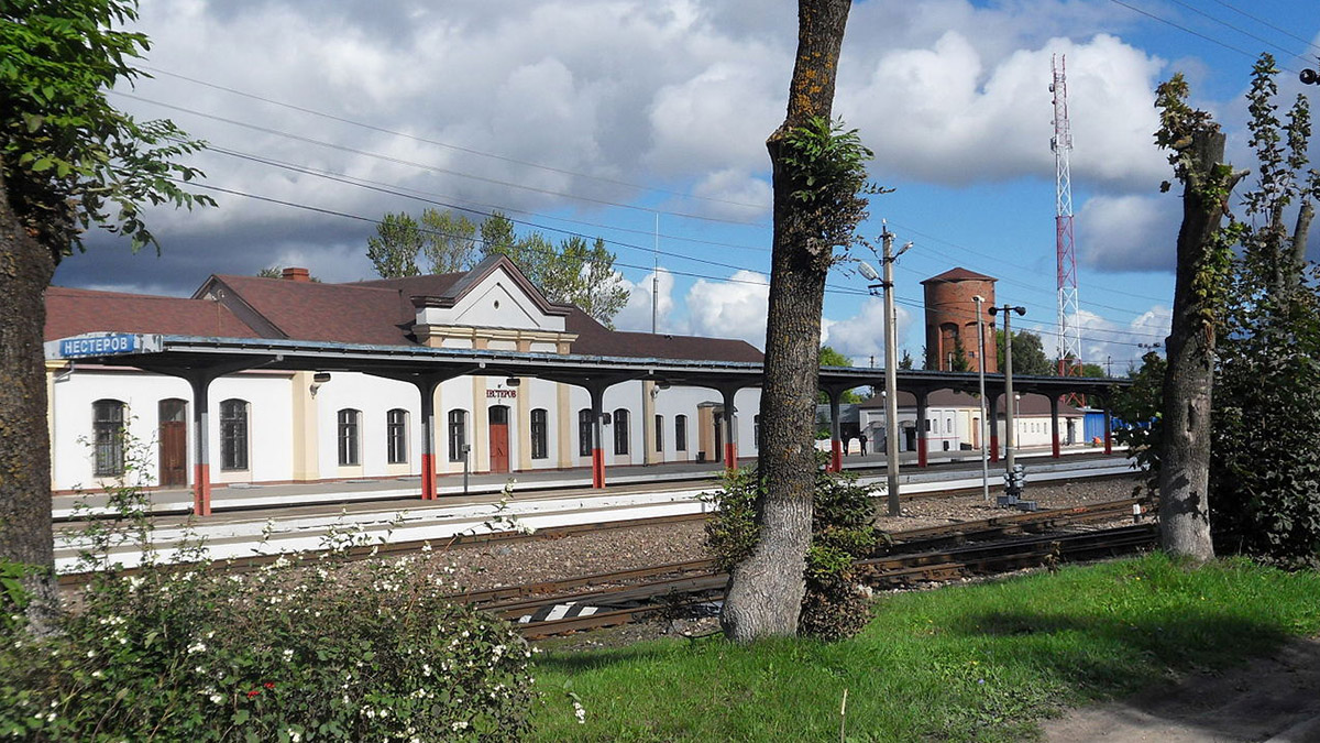 Железнодорожный вокзал города Нестеров (до 1938 года — Шталлупёнен, до 1946 года — Эбенроде) в Калининградской области