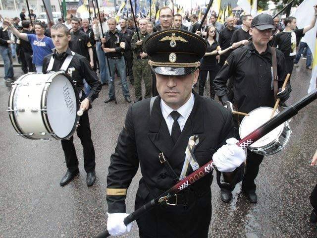 Участник колонны националистов на Марше Миллионов