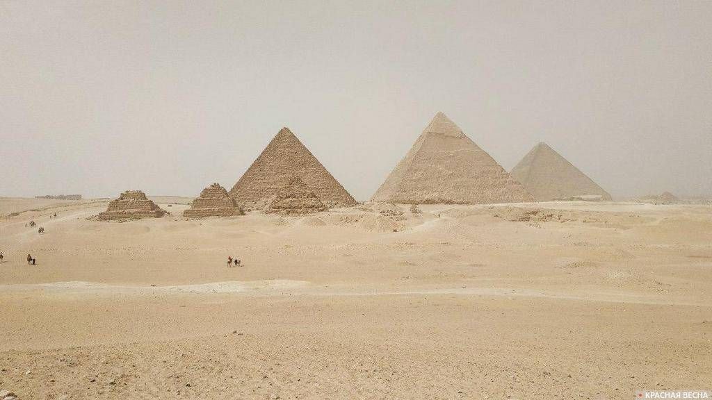 Вид на пирамиды