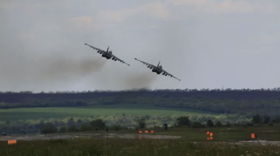 Кадры боевых вылетов летчиков штурмовиков Су-25 ВКС России