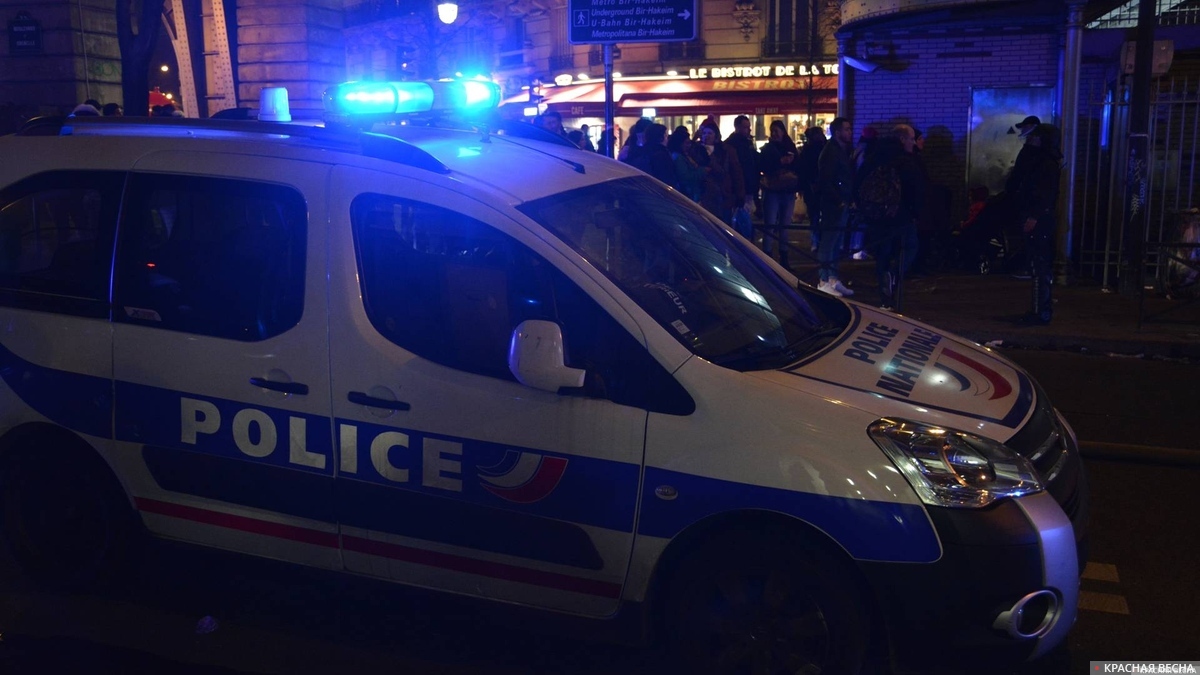 Полицейская машина. Париж