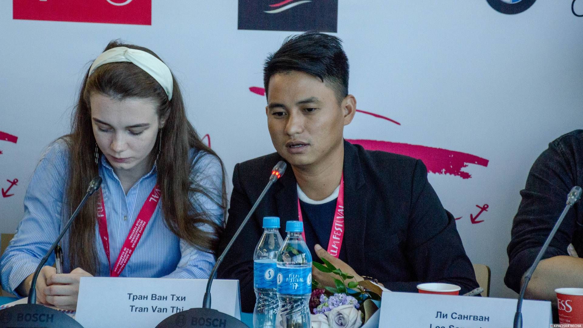 Вьетнамский кинопродюсер Тран Ван Тхи на пресс-конференции кинофестиваля «Меридианы Тихого»