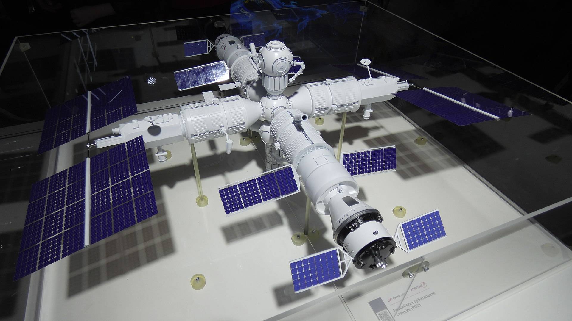 Макет российской орбитальной служебной станции на выставке «Армия-2022»
