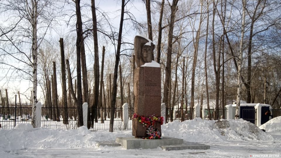 Памятник Герою Советского Союза генералу Дмитрию Карбышеву. Первоуральск