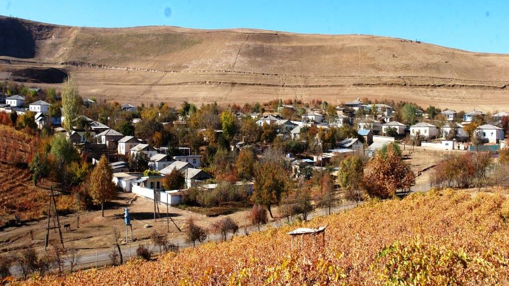 Поселок в Таджикистане