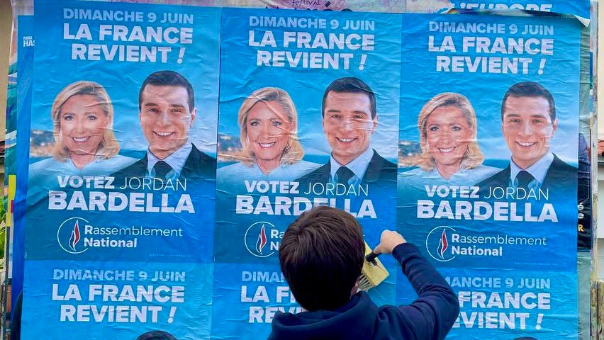 Жордан Барделла и Марин Ле Пен на предвыборных афишах