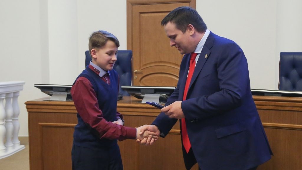 Пятиклассник Тимофей Манцов и губернатор Новгородской области Андрей Никитин