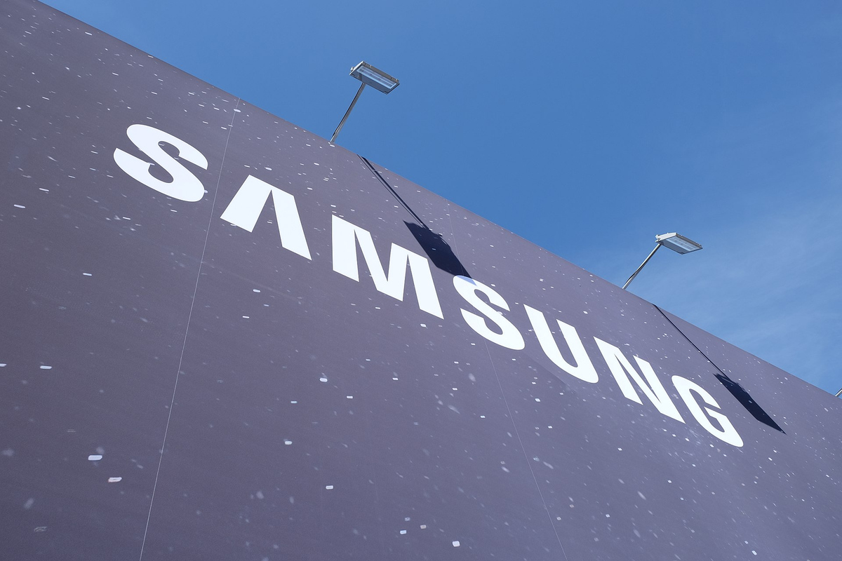 Рекламный щит Samsung