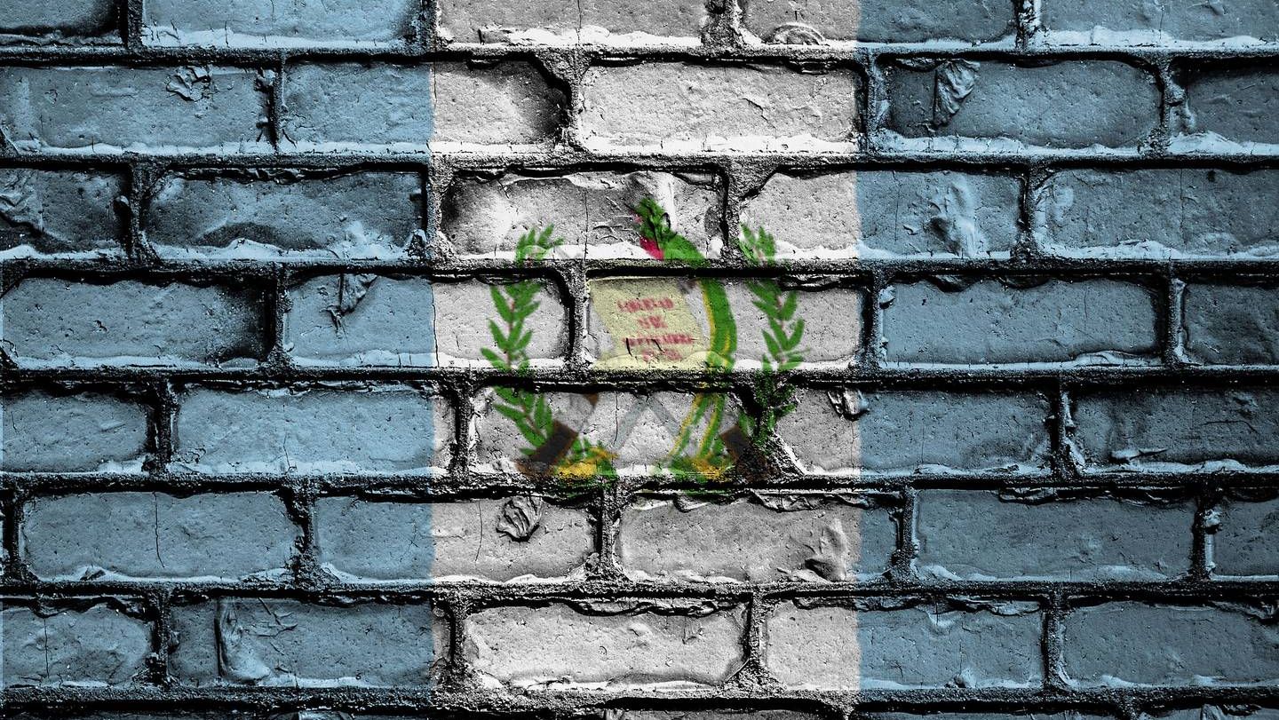Флаг Гватемалы на стене