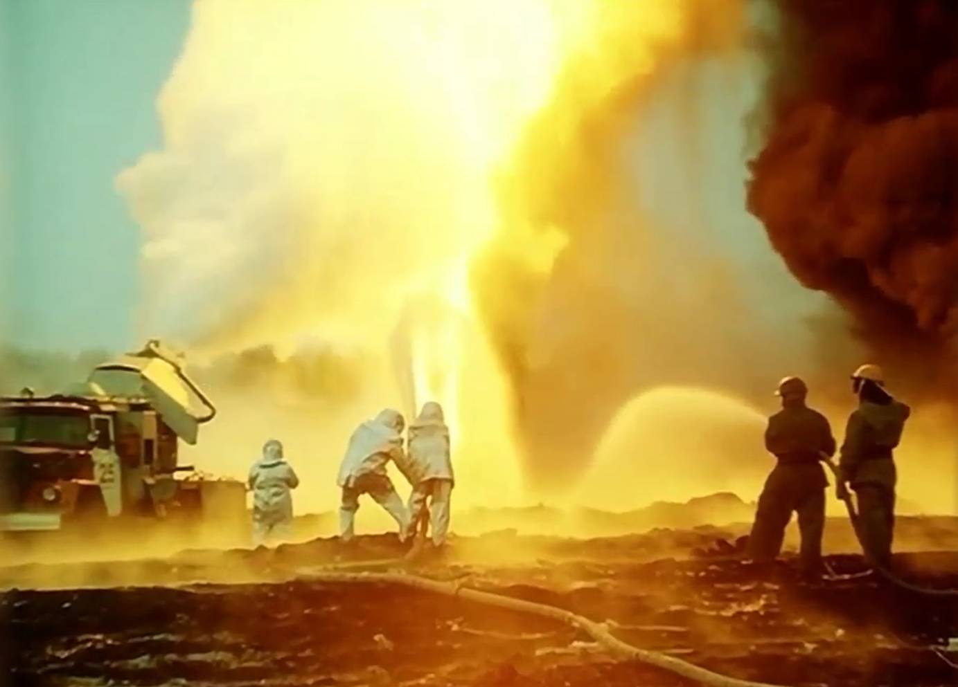 Тушение горящей нефти