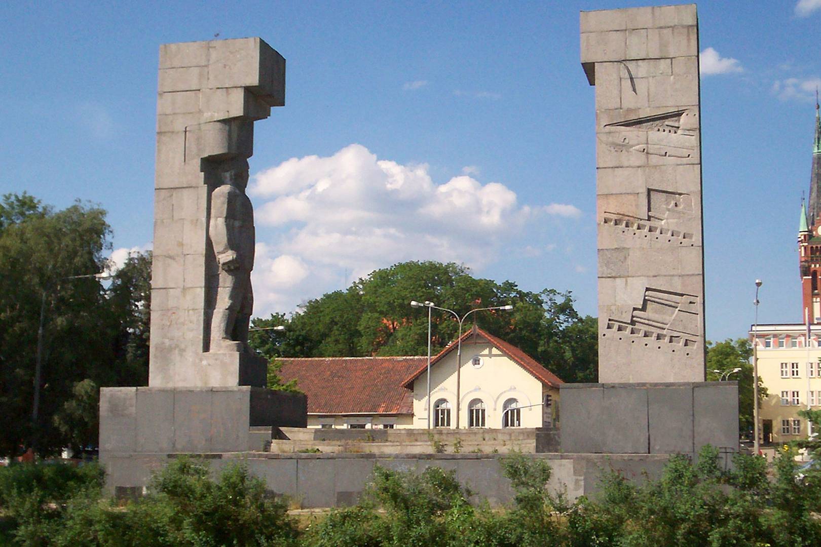 Памятник освобождению Варминско-Мазурского района на площади Ксаверия Дуниковского