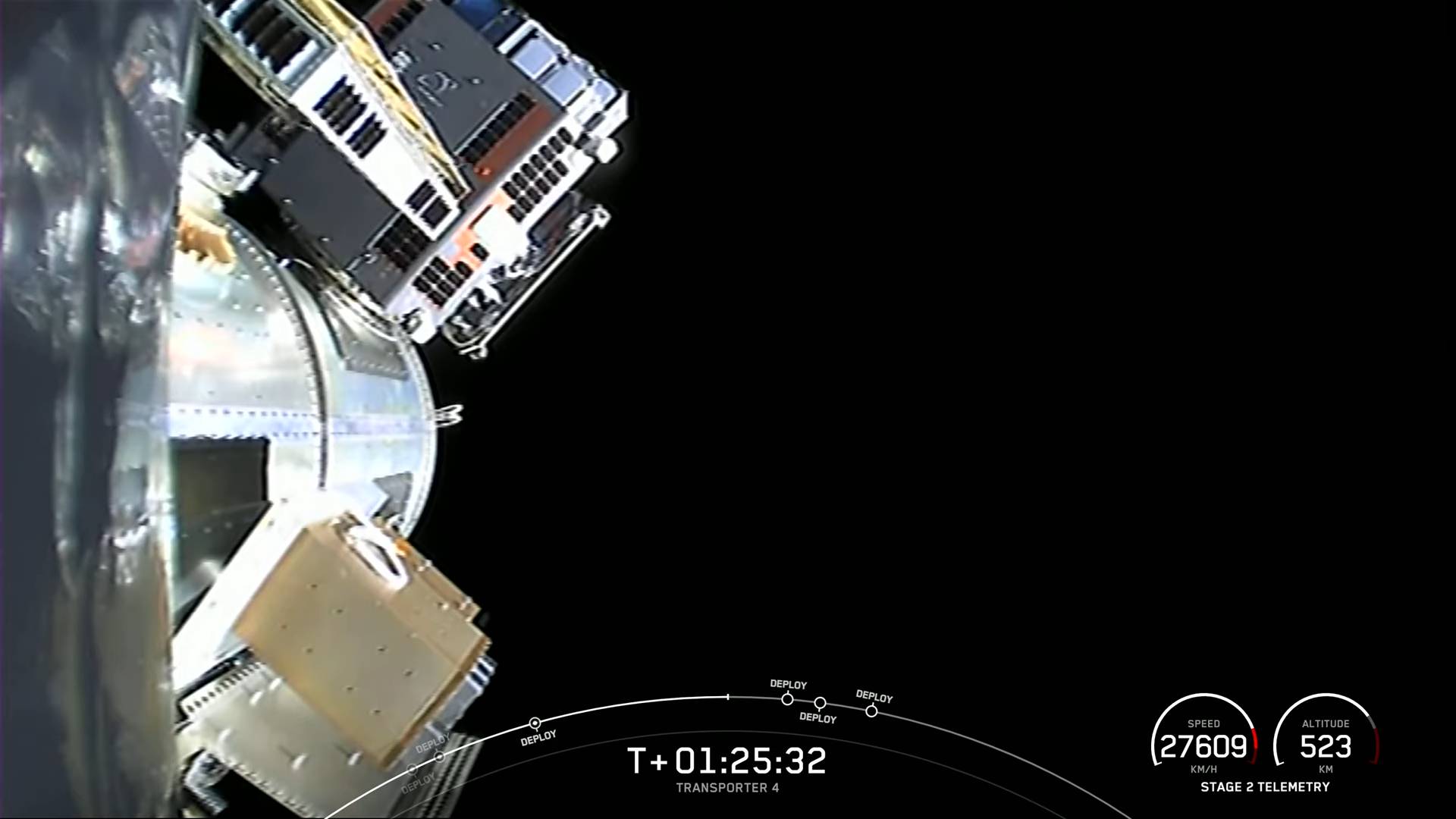 Спутник Lynk Tower 1 (на переднем плане в левом верхнем углу) перед отделением от адаптера и выводом на орбиту