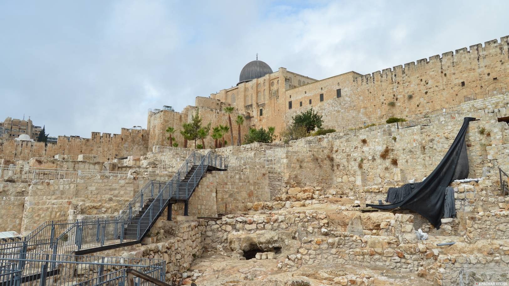 Раскопки у стены Старого Города. Иерусалим