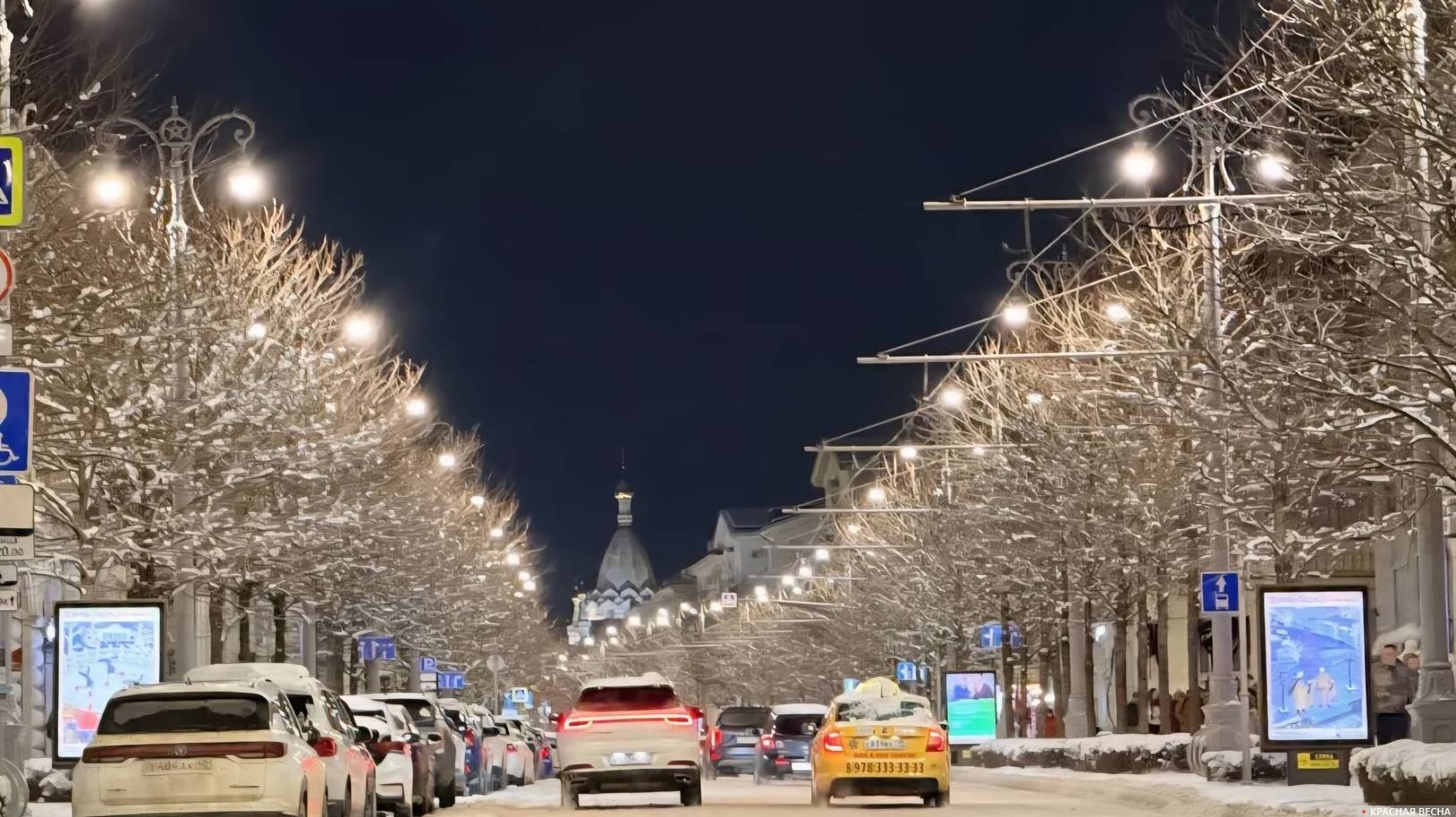 Заснеженная дорога в Севастополе 