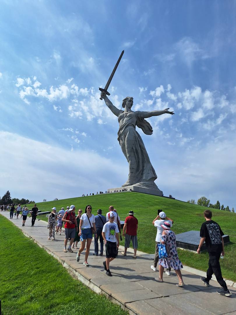 Монумент «Родина-мать зовет!»