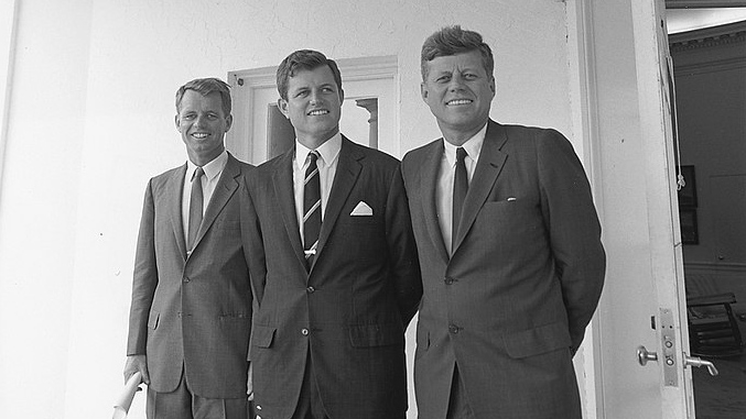 Братья Кеннеди: (слева направо) Роберт, Эдвард, Джон. 28 августа 1963 года