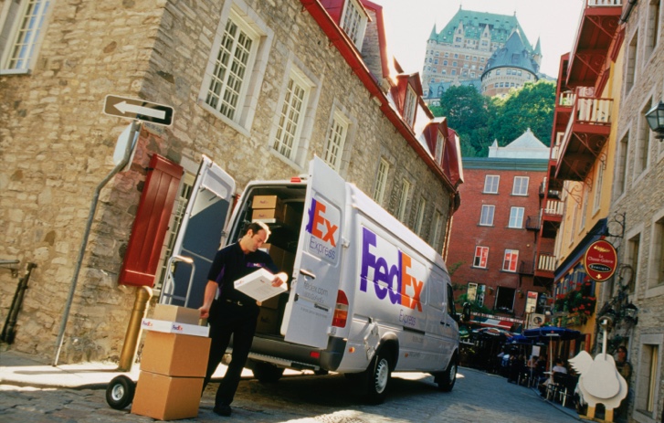 FedEx предлагает широкий ассортимент услуг перевозки грузов