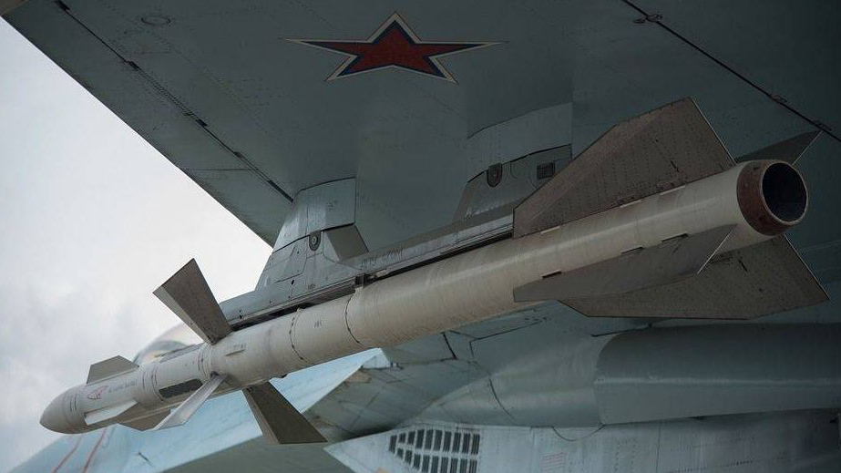 Крыло СУ-27. ракета.