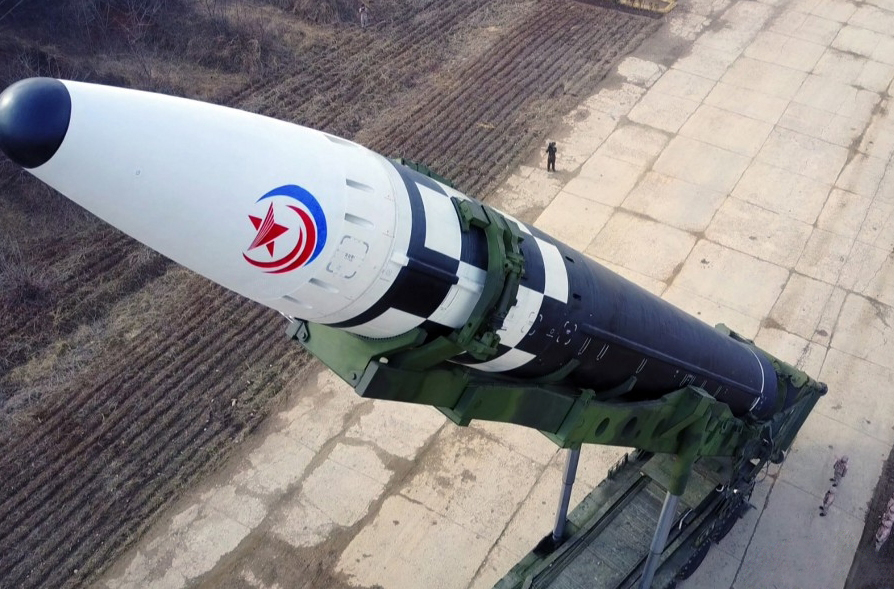 Испытания баллистической ракеты «Хвасон-17» в Северной Корее. 2022