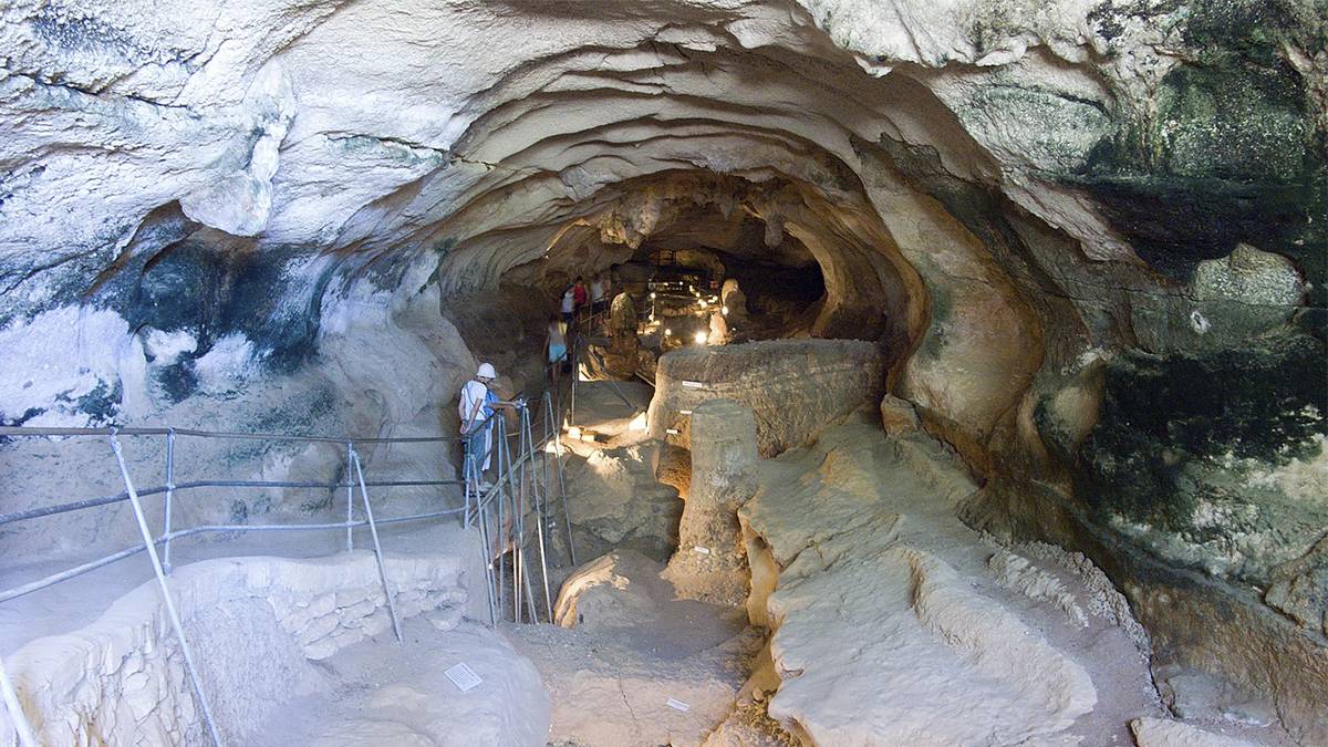 Пещера Гхар-Далам