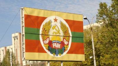 Флаг Приднестровской республики. В Советский период являлся флагом Молдавии