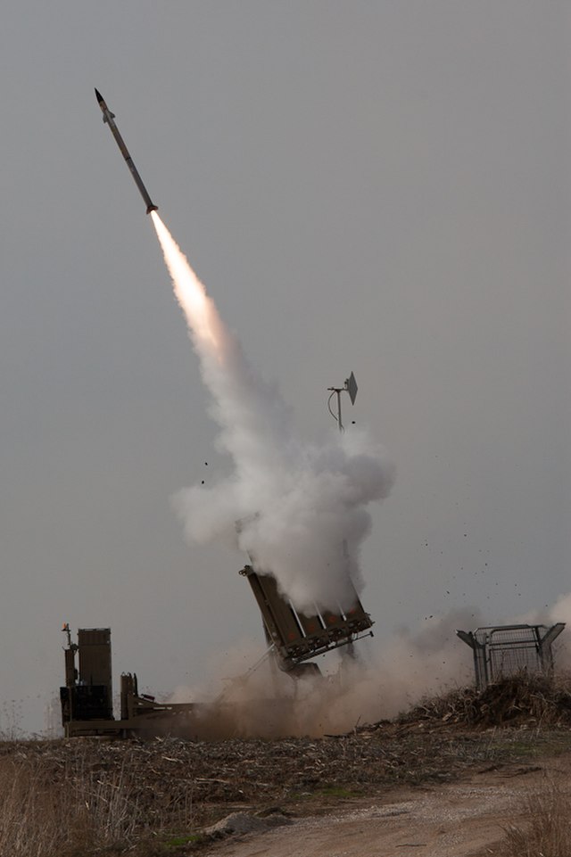 Система пво железный купол. Система ПВО Израиля Железный купол. Пуск ракеты. Ракета с запуском. Ракета старт.