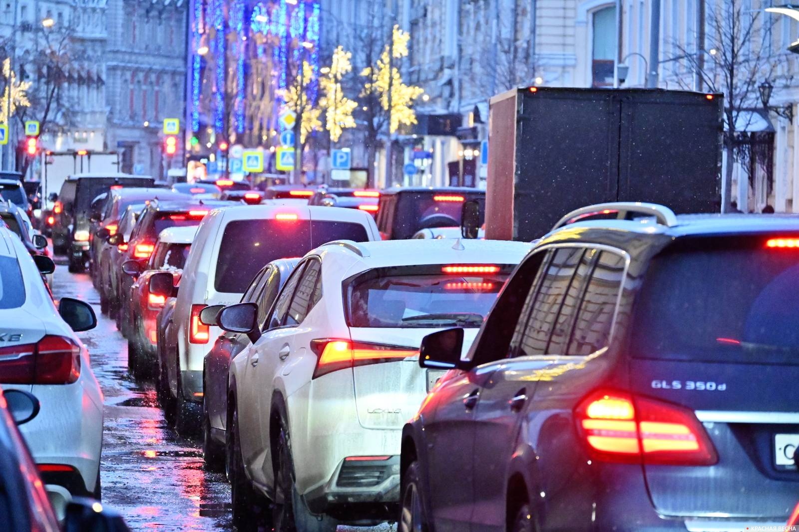 Автомобили на дороге