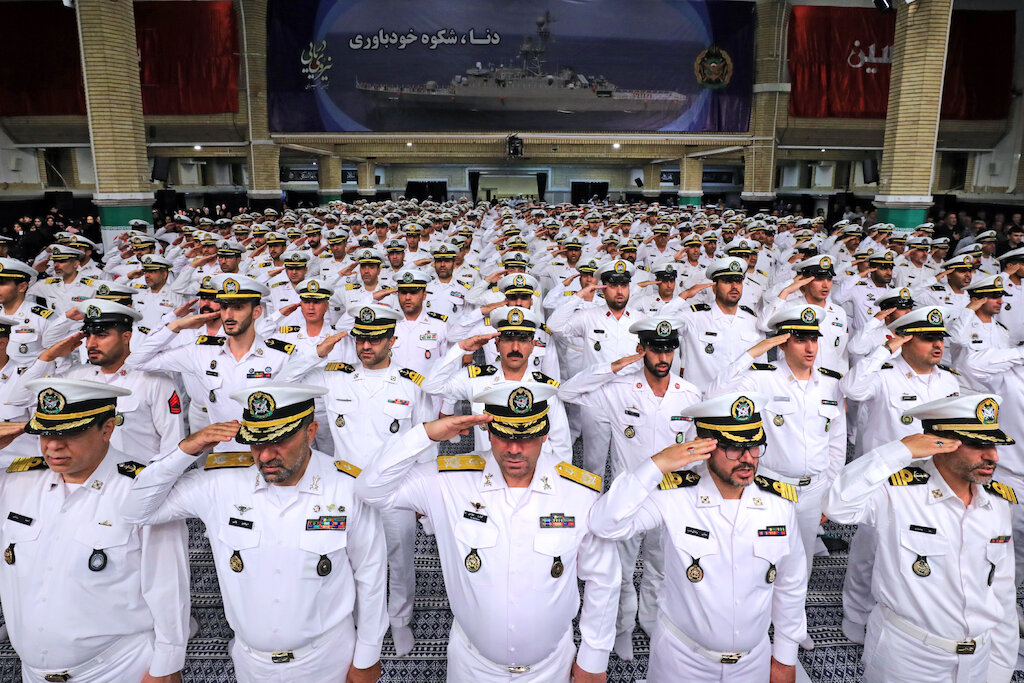 Моряки 86-й флотилии ВМС Ирана на встрече с верховным лидером аятоллой Али Хаменеи. 6 августа 2023 года