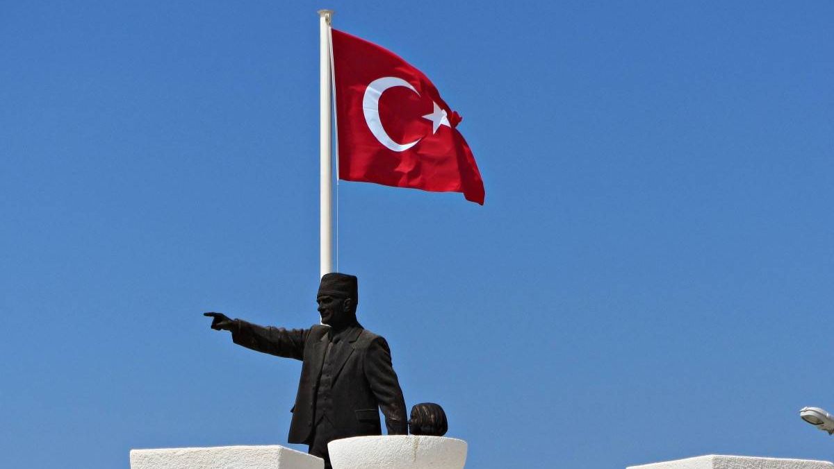 Памятник Ататюрку в Фетхие, Турция