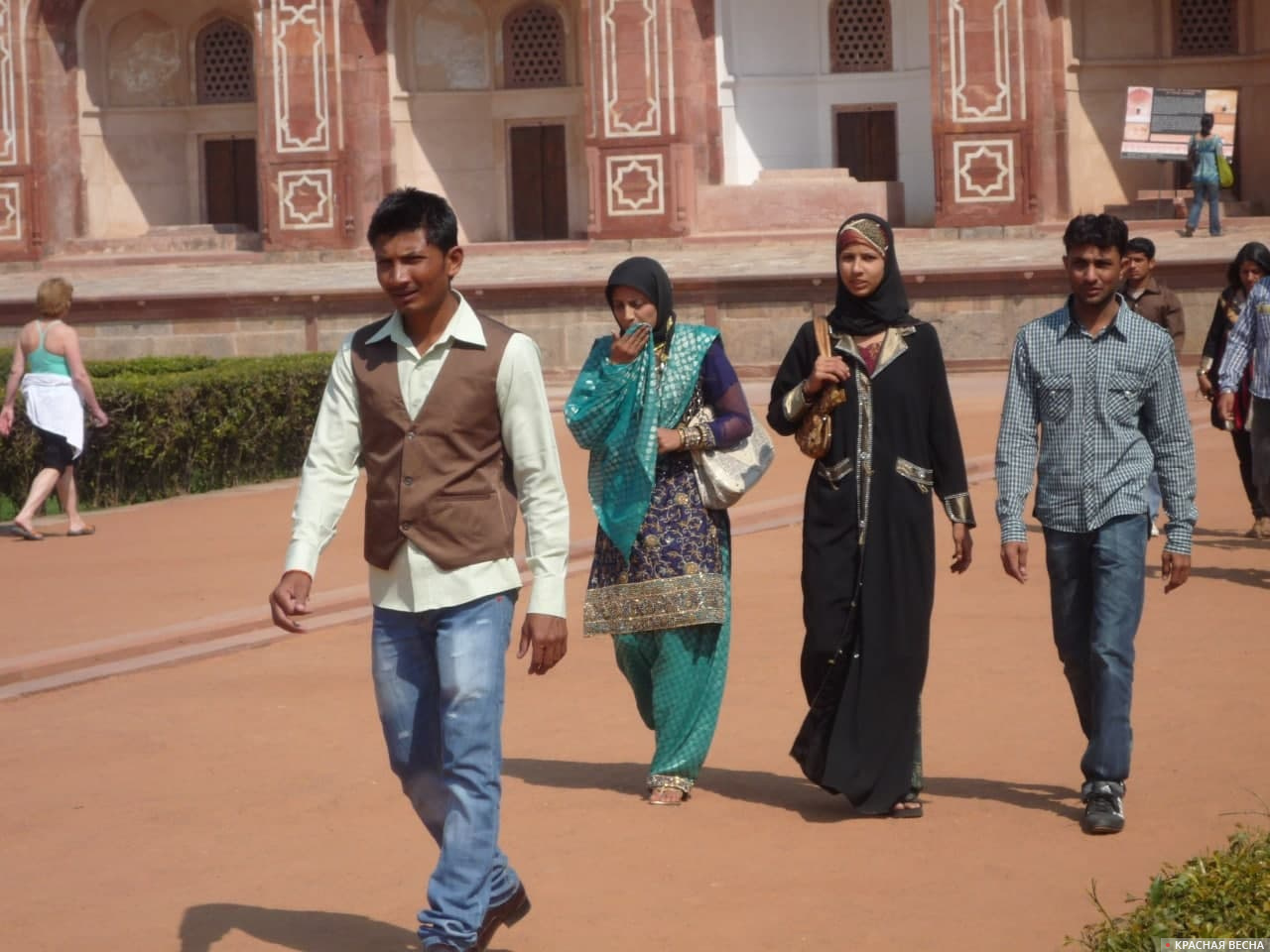 В Индии арестовали семью за принуждение в принятии религии перед женитьбой