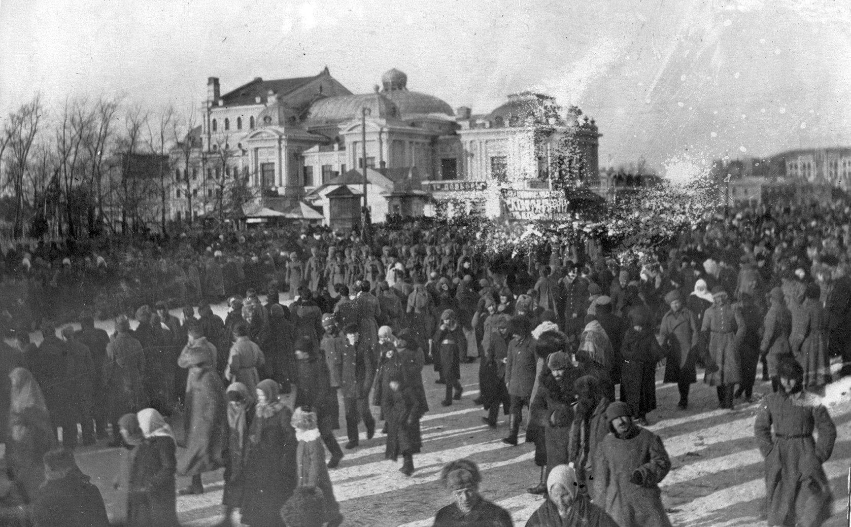  Похороны расстрелянных колчаковцами при отступлении. 30 ноября 1919