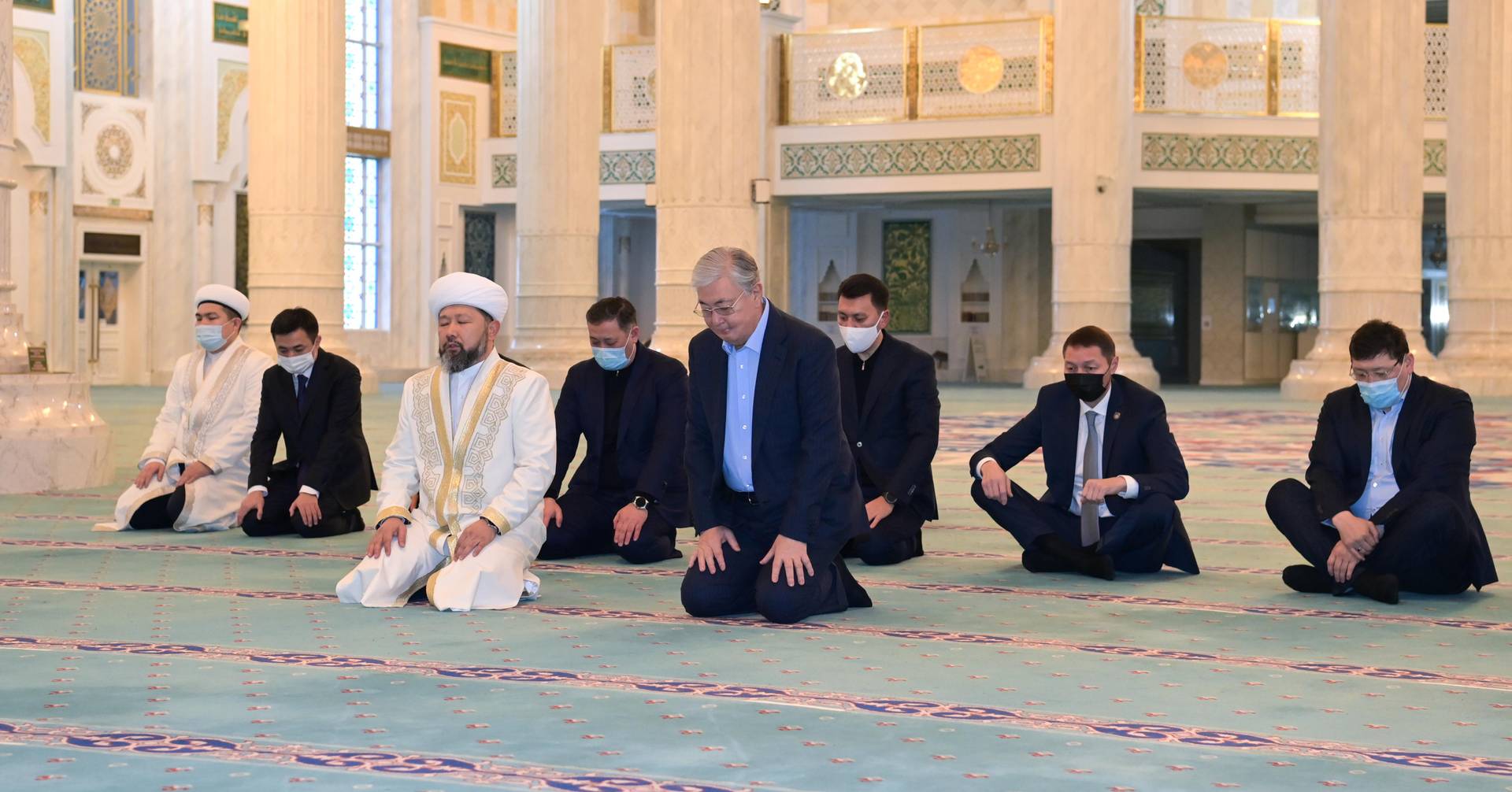 Поминальная молитва в мечети Хазрет Султан