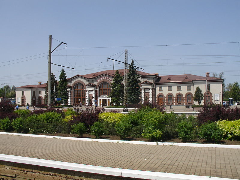 Вокзал станции Ясиноватая-Пассажирская. 2012 г. 