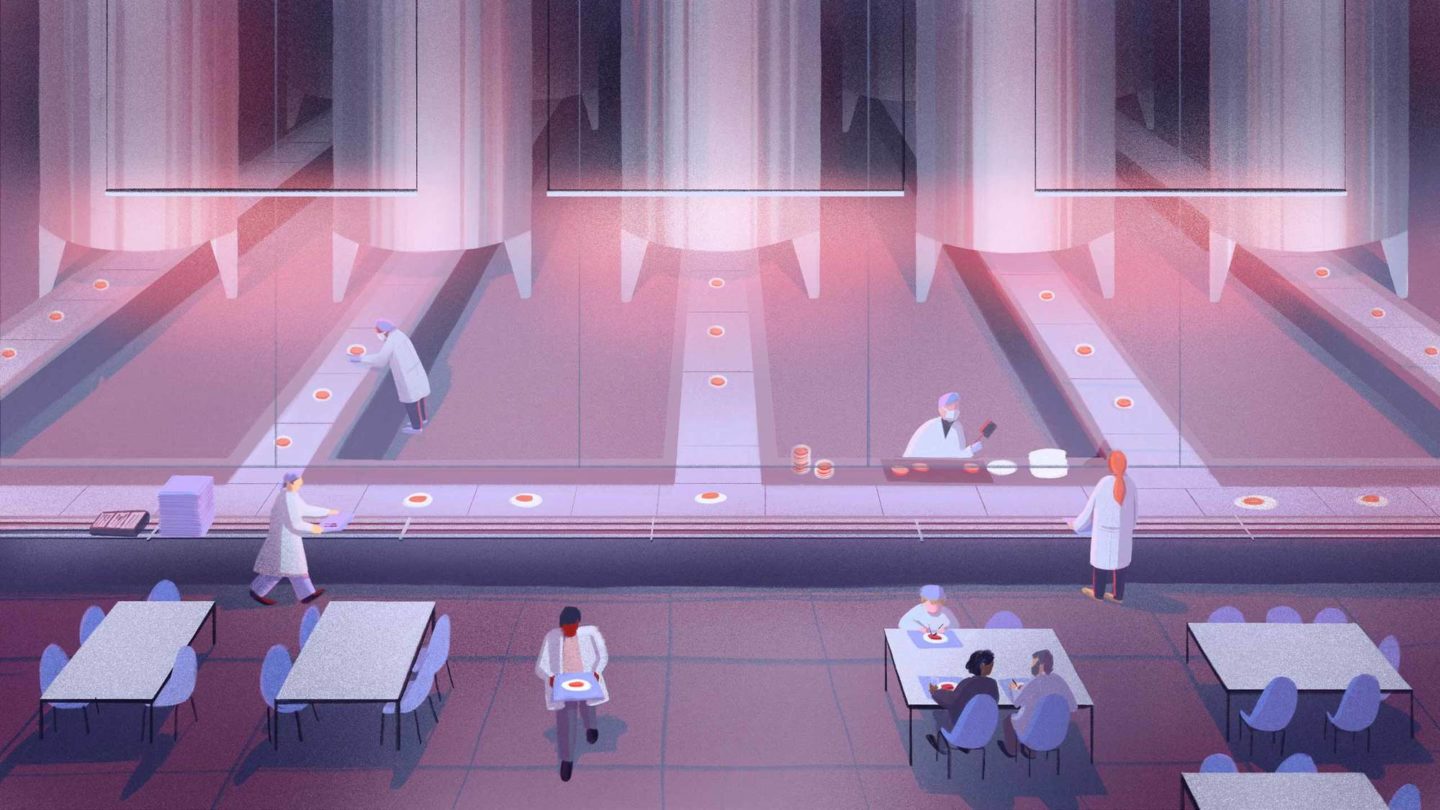 Вид с воздуха на биореакторы, производящие мясо на конвейерной ленте, в то время как люди сидят на переднем плане в кафетерии и едят мясо
