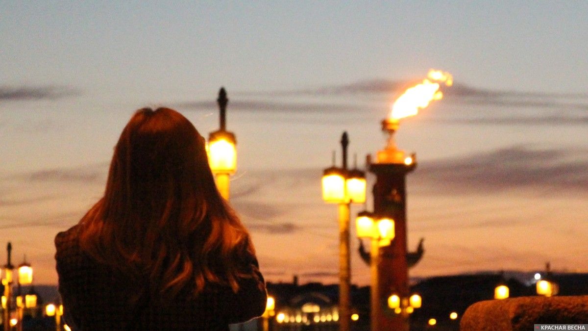 В Санкт-Петербурге зажгут факелы Ростральных колонн на День города