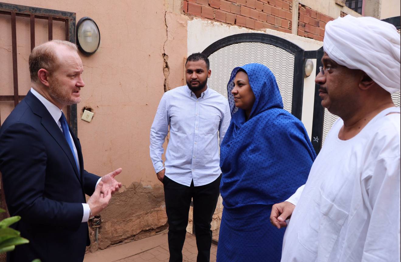 Посол США Джон Годфри прибыл в столицу Судана в Хартум
