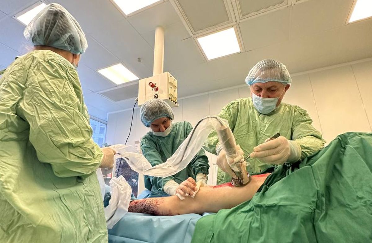 Оперирует Василий Мензул