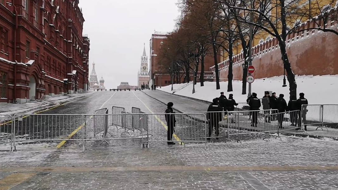 Москва. Перекрытый проход на Красную площадь