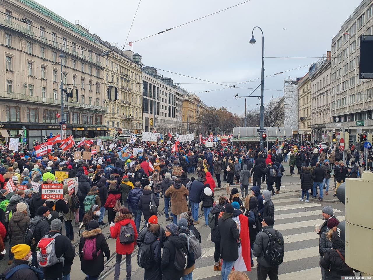Протест против обязательной вакцины в Вене 4 декября 2021 года