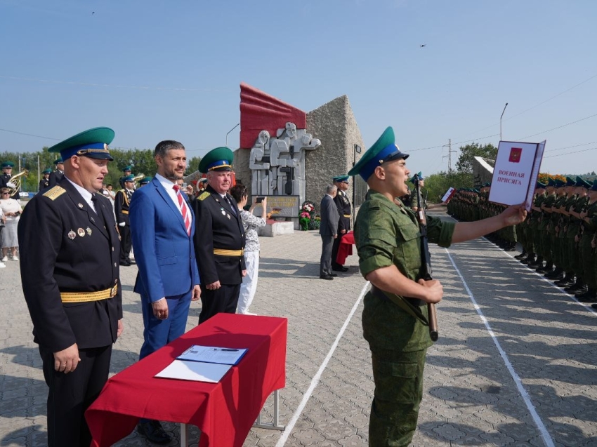 В Забайкалье более 200 срочников приняли присягу в пограничном отряде