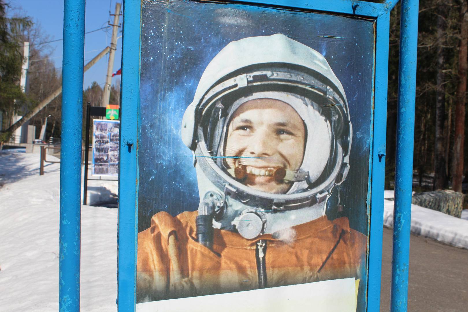 Мемориальный комплекс на месте гибели первого космонавта планеты Юрия Гагарина и его летного наставника Владимира Серегина