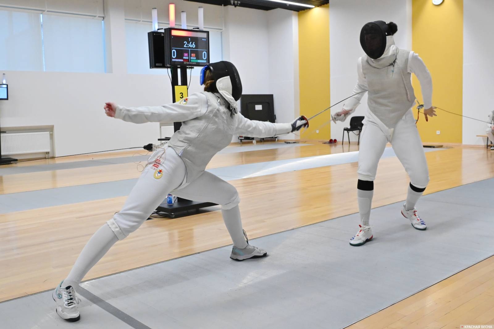 Соревнование по фехтованию. Женщины. Рапира (архивная фотография)