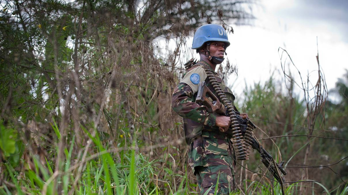 Миротворец ООН — участник операции против ADF в Бени, 2014 год